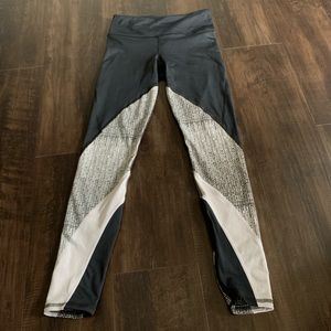 Under armour leggings (size S)